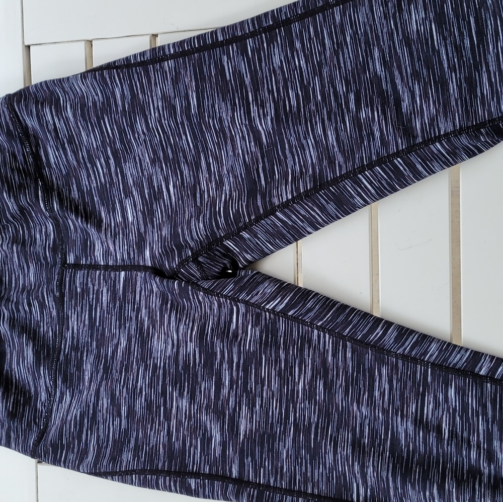 Cropped athletic leggings